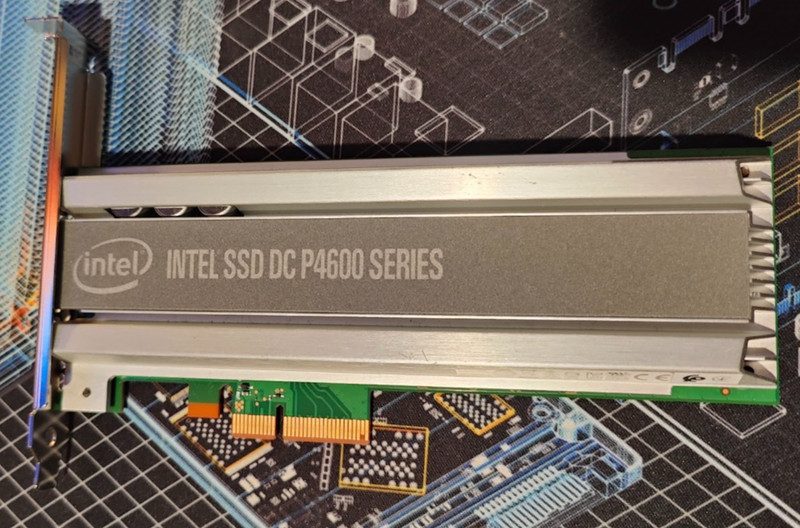 SSD-накопитель Intel SSDPEDKE020T7