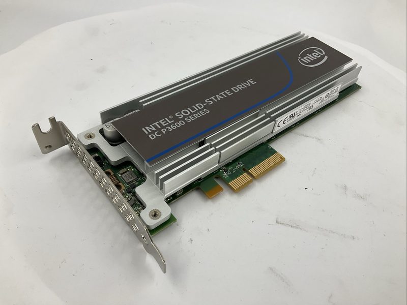 SSD-накопитель Intel SSDPEDME016T4