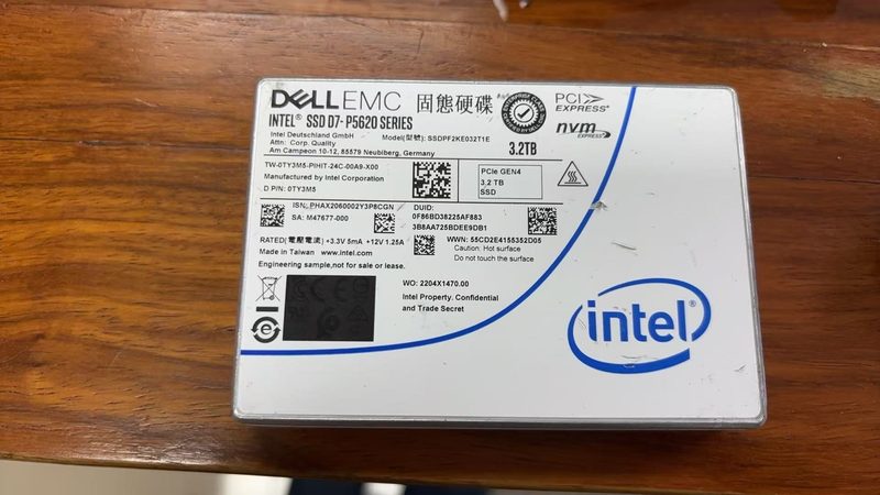 SSD-накопитель Dell SSDPF2KE032T1E