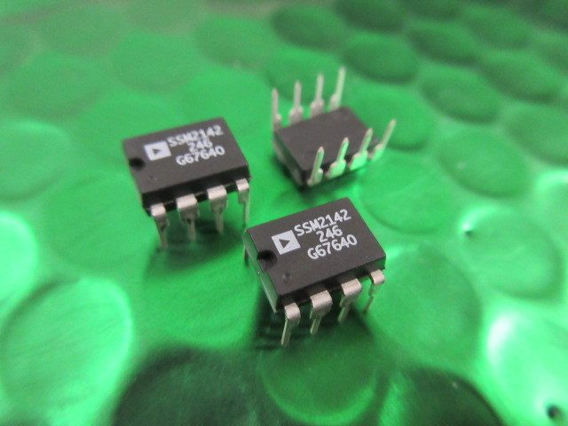 Микросхема Analog Devices SSM2142