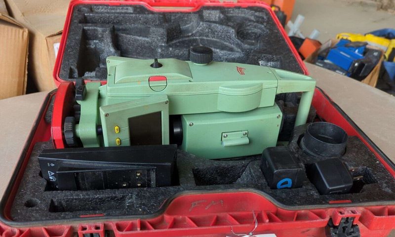 Тахеометр Leica TC803