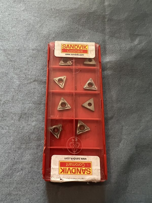 Режущий инструмент Sandvik TCMT110208-UM
