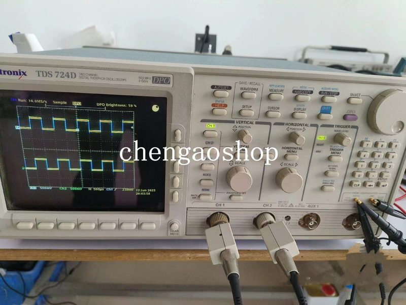 Осциллограф Tektronix TDS724D
