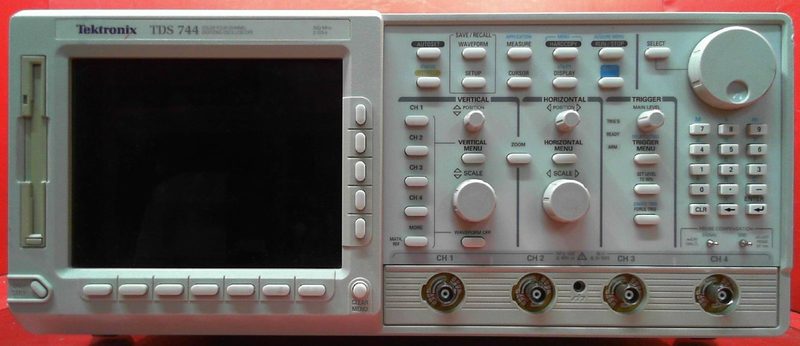 Осциллограф Tektronix TDS744
