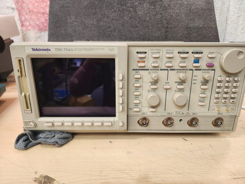 Осциллограф Tektronix TDS754A