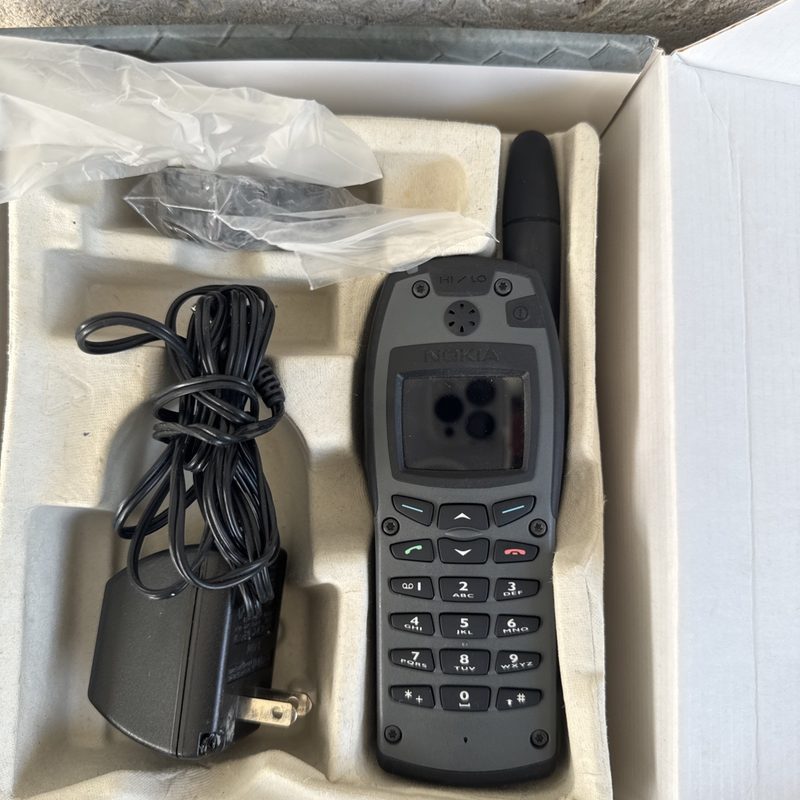 Радиостанция Nokia THR880I