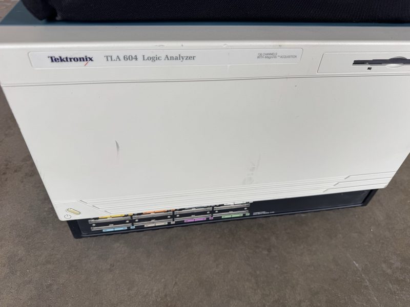 Логический анализатор Tektronix TLA604