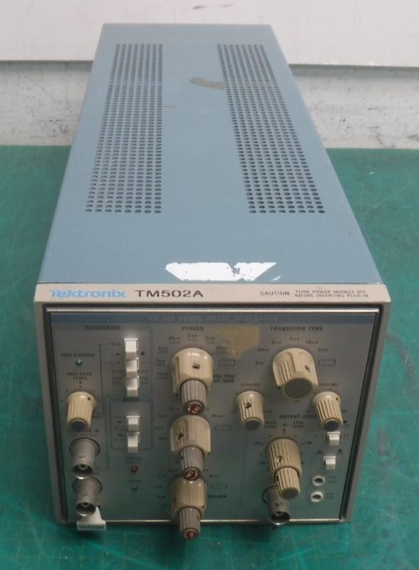 Генератор сигналов Tektronix TM502A