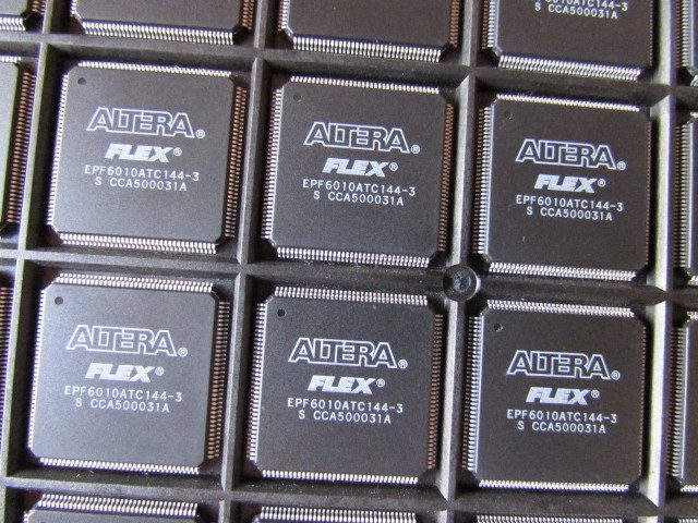 Микросхема ПЛИС Xilinx TQFP-144