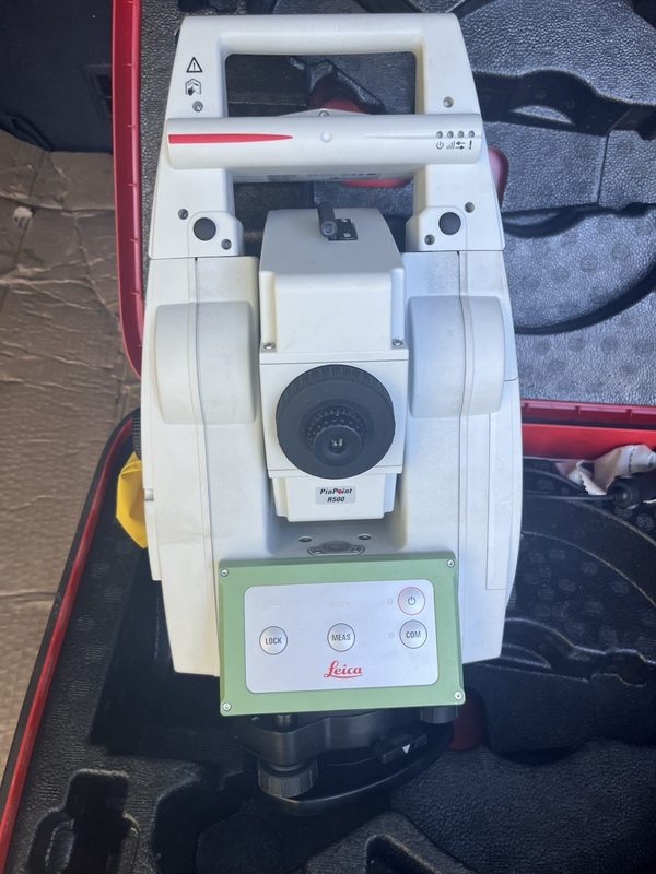 Тахеометр Leica TS13