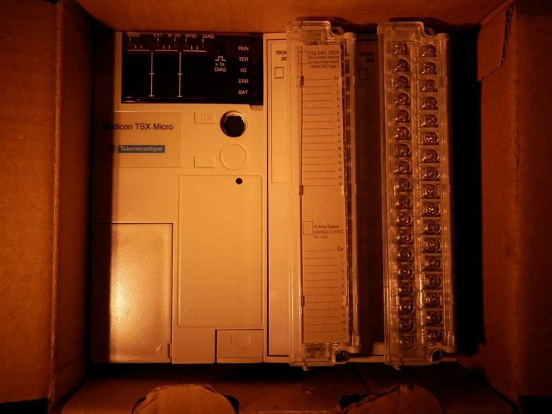 ПЛК Schneider TSX3710001