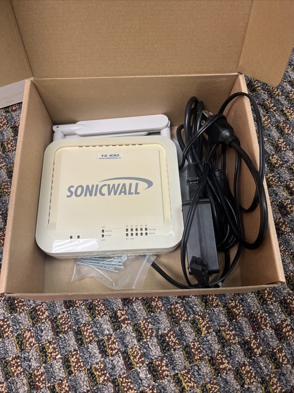 Устройство безопасности SonicWall TZ 100