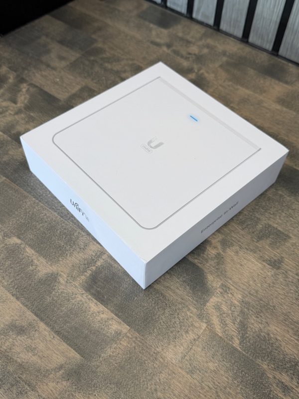Точка доступа Ubiquiti U6-ENTERPRISE-IW