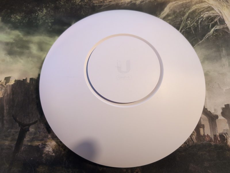 Точка доступа Ubiquiti U6-LR