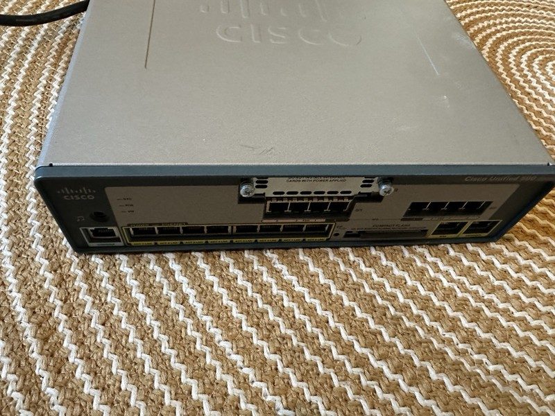 Маршрутизатор Cisco UC520-16