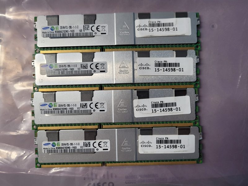 Модуль памяти Cisco UCS-MKIT-324RY-E