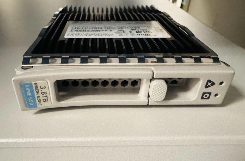 SSD-накопитель Cisco UCS-NVMEG4-M3840