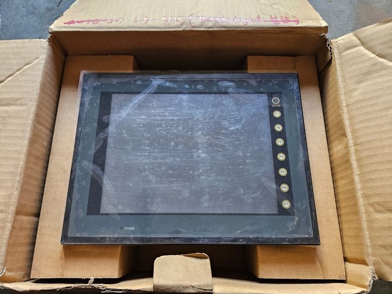 Панель оператора UG430H-VS1