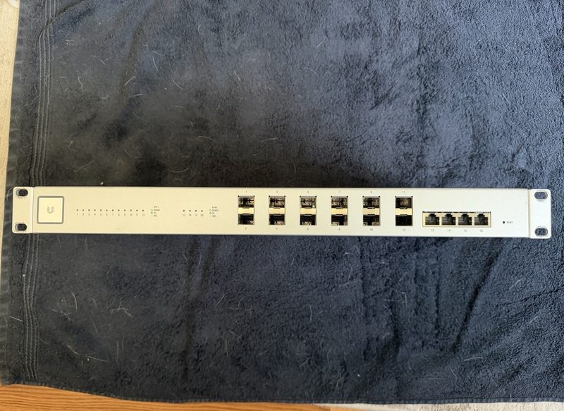 Коммутатор Ubiquiti US-XG-16