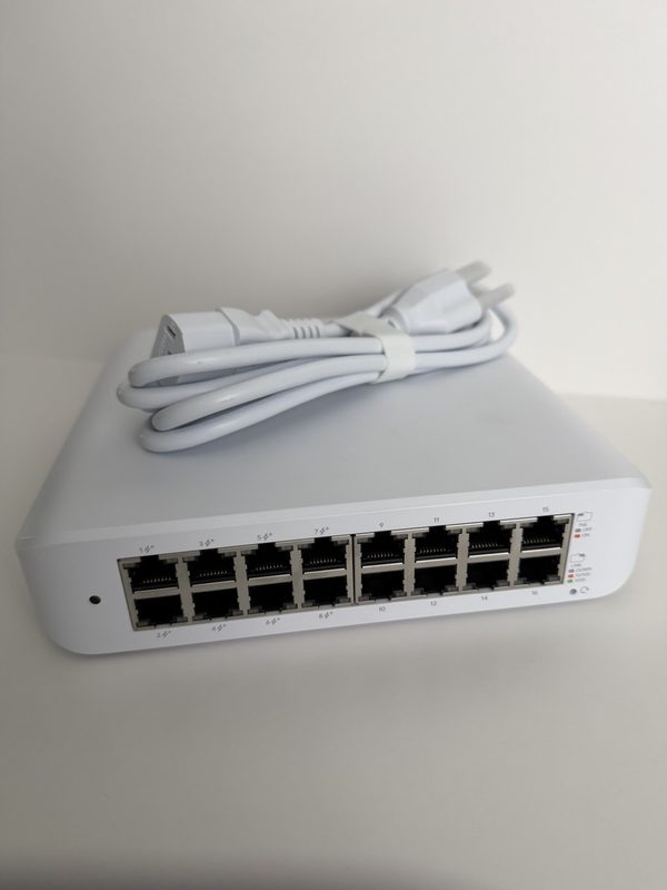 Коммутатор Ubiquiti USW-LITE-16-POE