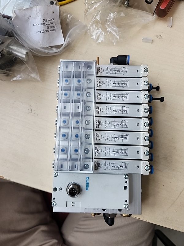 Пневмоклапан Festo VAEM-L1-S-8