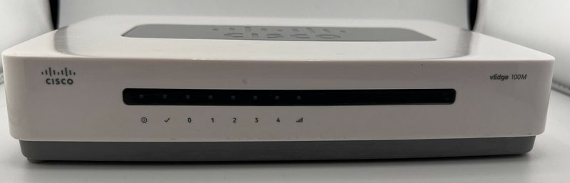 Маршрутизатор Cisco VEDGE-100M-AC