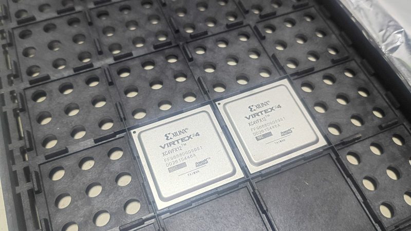 Микросхема ПЛИС Xilinx VIRTEX-4