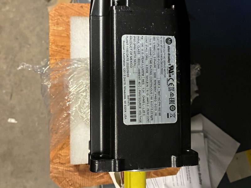 Серводвигатель Allen-Bradley VPL-B1153E-PJ12AA