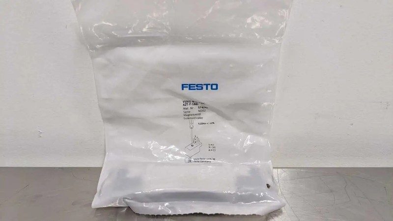 Электромагнитный клапан Festo VUVG-B14-T32C-AZT-F-1R8L