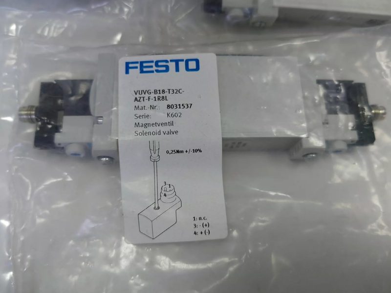 Электромагнитный клапан Festo VUVG-B18-T32C-AZT-F-1R8L