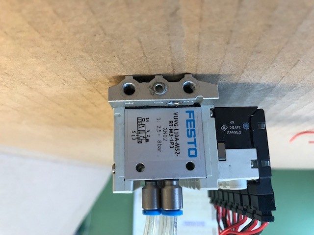 Электромагнитный клапан Festo VUVG-L10A-M52-RT-M3-1P3