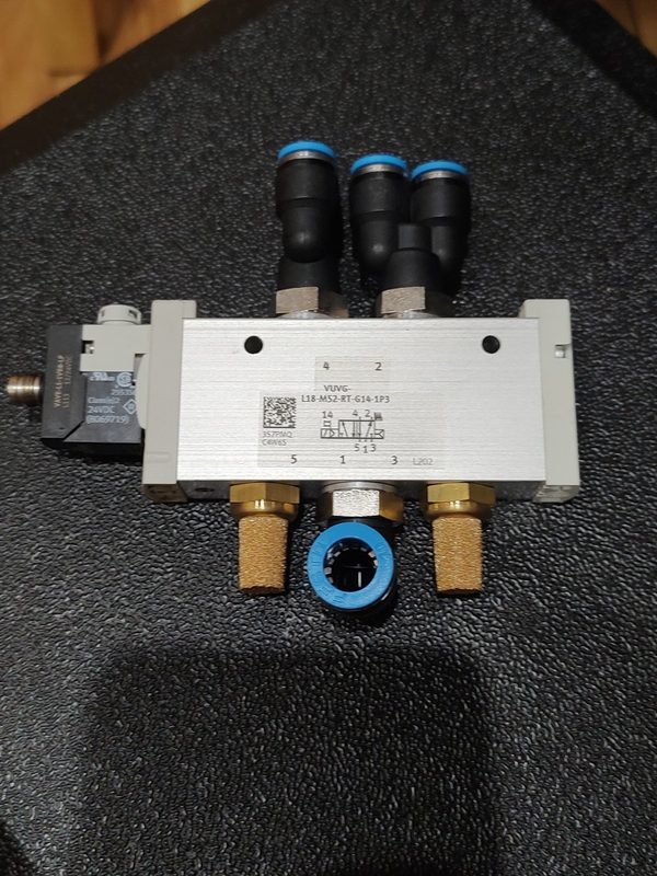 Электромагнитный клапан Festo VUVG-L18-M52-RT-G14-1P3