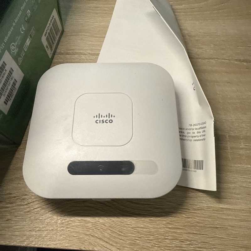 Точка доступа Cisco WAP121