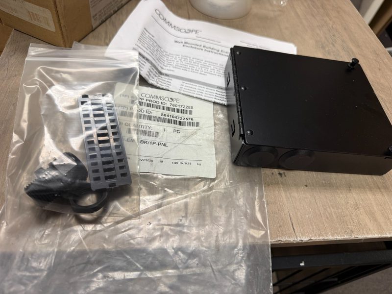 СКС-оборудование CommScope WBE-EMT-BK-1P-PNL