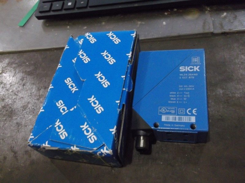 Фотоэлектрический датчик SICK WL24-2B440