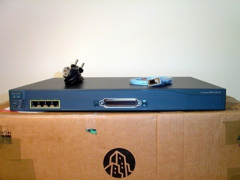 Коммутатор Cisco WS-C2924-LRE-XL