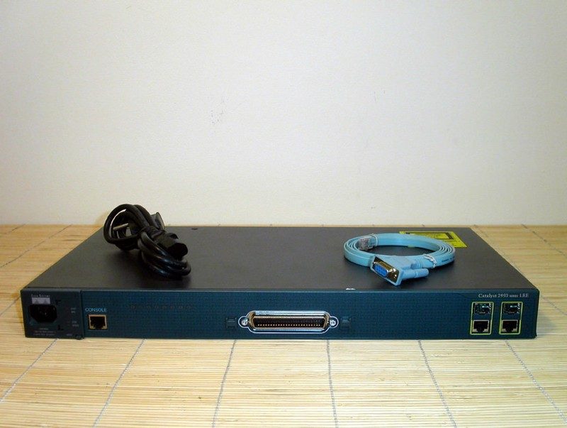 Коммутатор Cisco WS-C2950ST-8-LRE