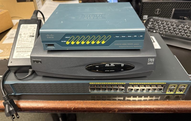 Коммутатор Cisco WS-C2960-24TC-S