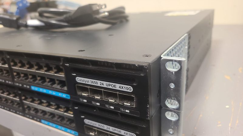 Коммутатор Cisco WS-C3650-8X24UQ-S