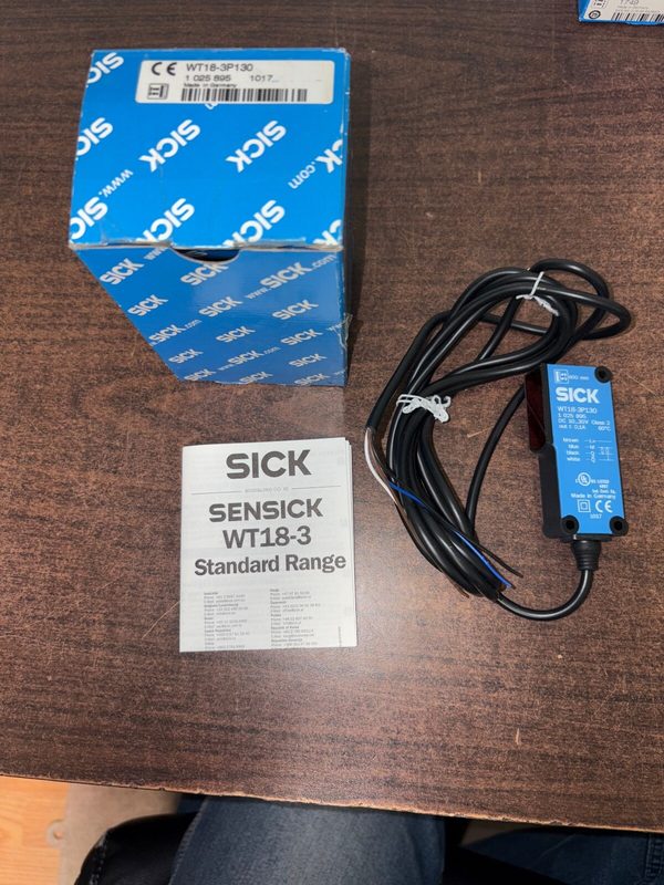 Датчик приближения SICK WT18-3P130