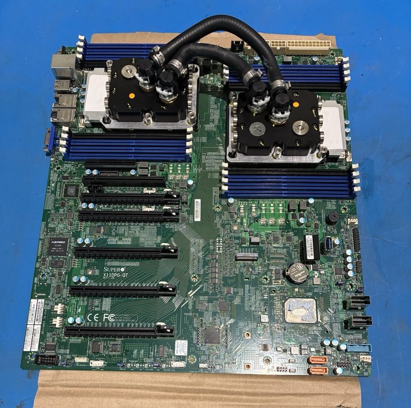 Материнская плата Supermicro X11DPG-QT