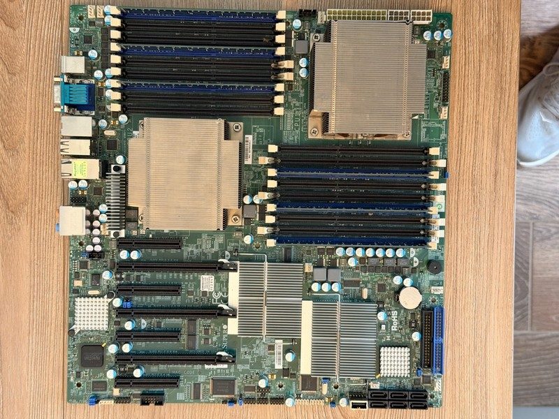 Сервер Supermicro X8DAH+-F