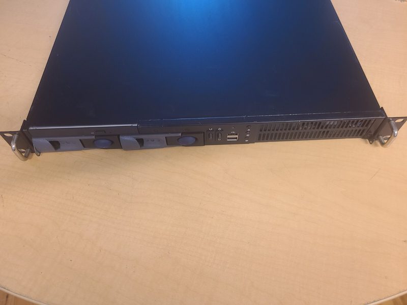 Сервер Supermicro X8SIE-LN4
