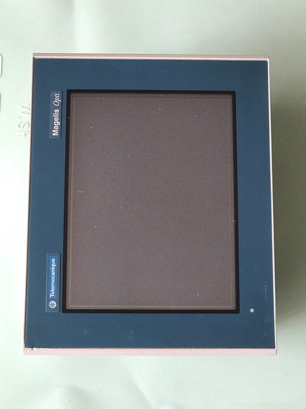 Панель оператора Schneider XBTOT2110