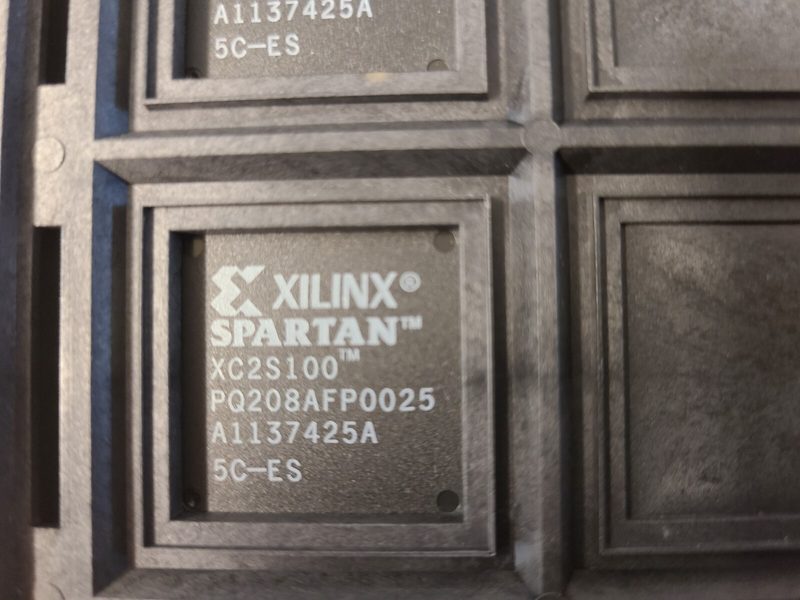 Микросхема ПЛИС Xilinx XC2S100-5PQ208C