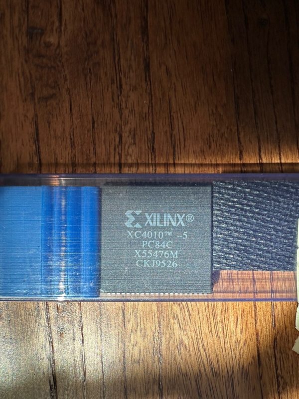 Микросхема ПЛИС Xilinx XC4010D-5PC84C