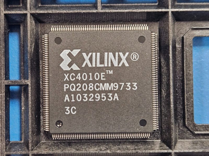 Микросхема ПЛИС Xilinx XC4010E-3PQ208C
