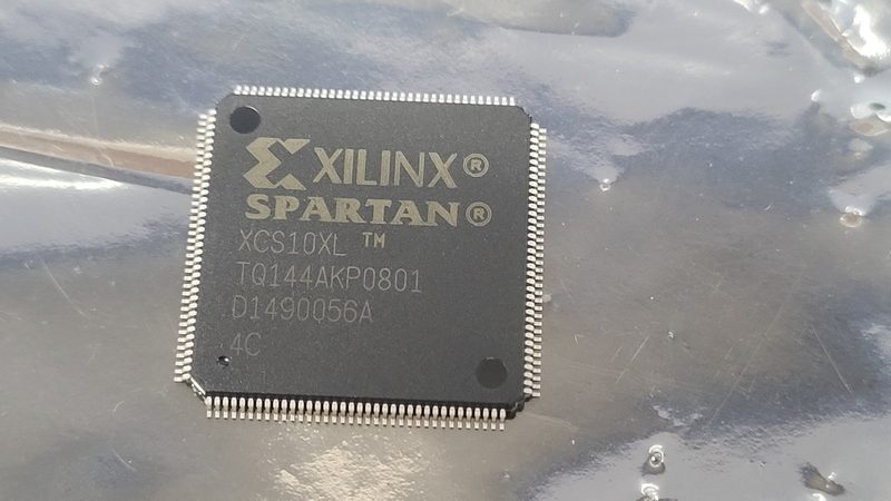 Микросхема ПЛИС Xilinx XCS10XL-TQ144AKP