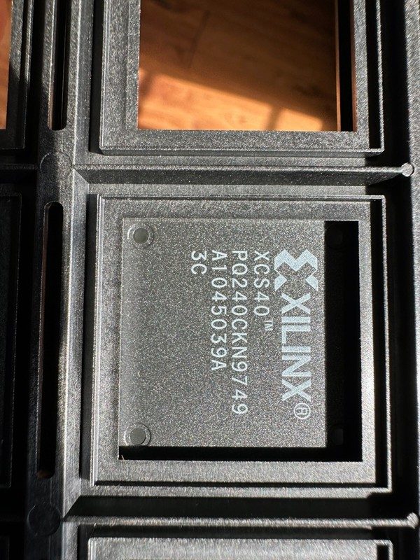 Микросхема ПЛИС Xilinx XCS40-3PQ240C