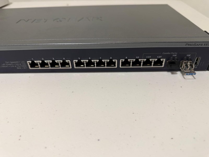 Коммутатор Netgear XS712T